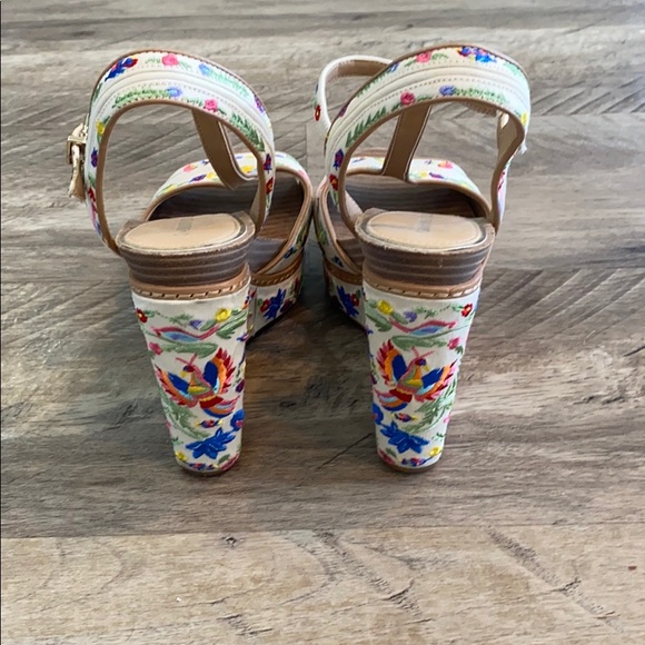 Gianni Bini Embroidered Wedges - Picture 5 of 6